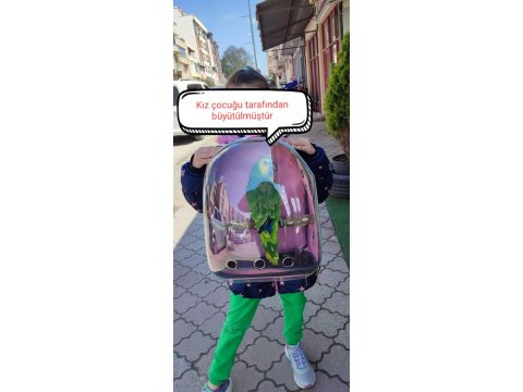 Kız Çocuğu Tarafından Büyütülmüş Amazon Blue Front