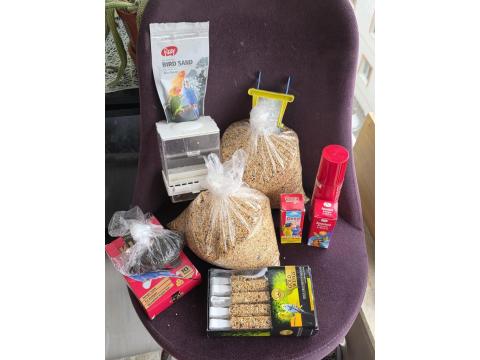 1 Adet Erkek Yavru 6 Aylık Muhabbet Kuşu Ve 2 Adet Kuş Kafesi